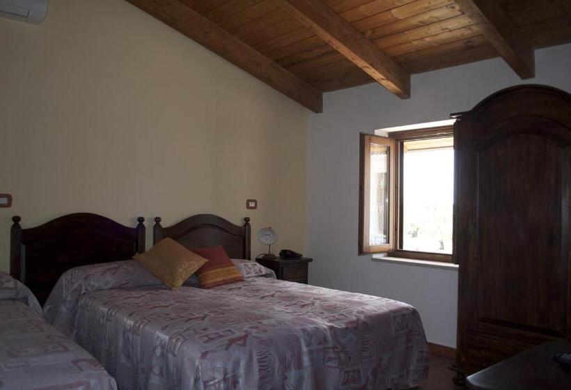 اتاق استاندارد سه نفره, Agriturismo La Colombaia