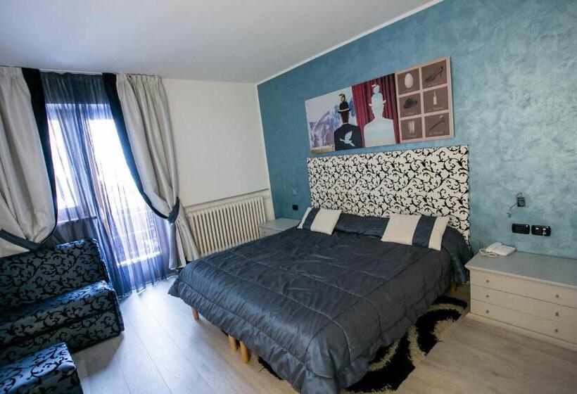 اتاق استاندارد سه نفره, Design Oberosler