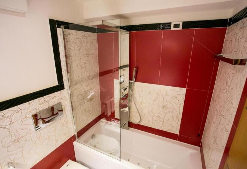اتاق کلاسیک چهارنفره, Design Oberosler