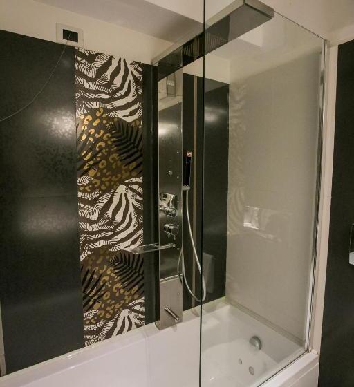 اتاق استاندارد چهار تخته, Design Oberosler