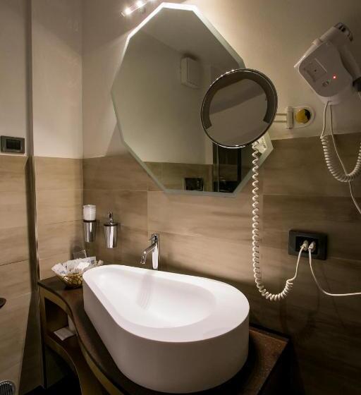 اتاق استاندارد سه نفره, Design Oberosler