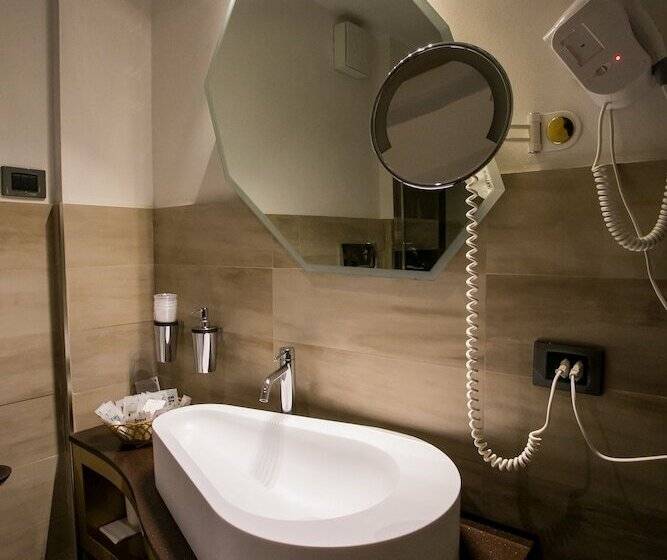 اتاق استاندارد سه نفره, Design Oberosler
