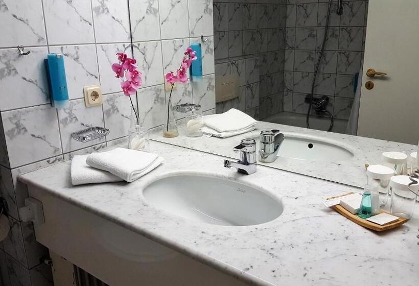 Номер Стандарт, Novostar