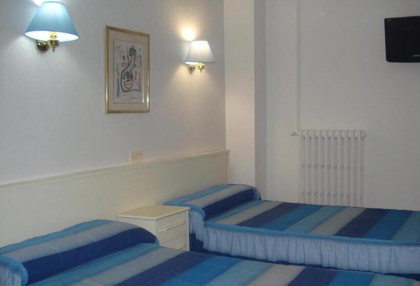 스탠다드 트리플 룸, Hostal Central Zaragoza