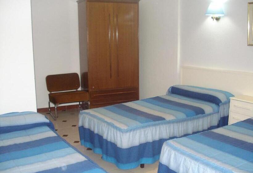 스탠다드 트리플 룸, Hostal Central Zaragoza