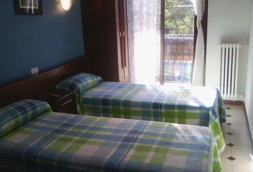 스탠다드 룸 공동 욕실, Hostal Central Zaragoza