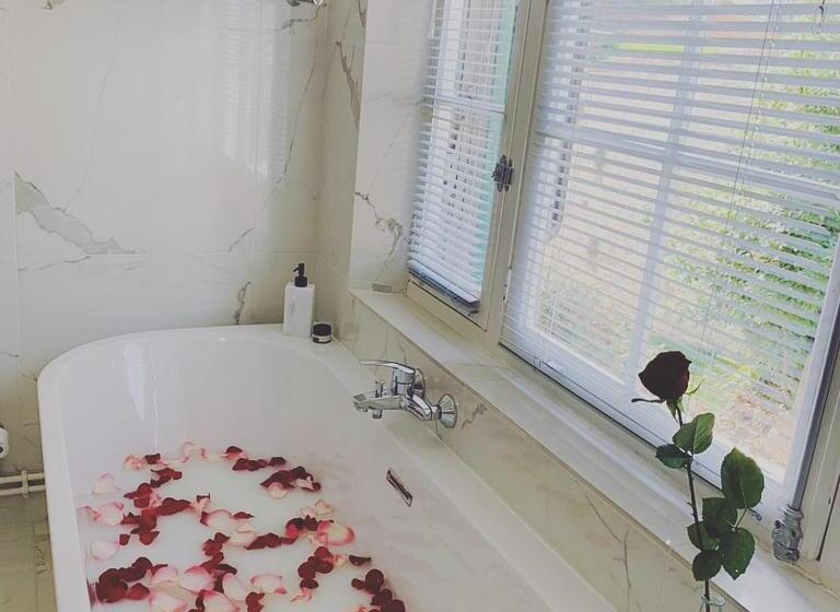Люкс Вид на Сад, Villa Castel Chambres D Hôtes B&b