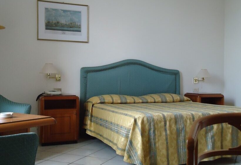 Номер Стандарт Трехместный, Albergo Roma