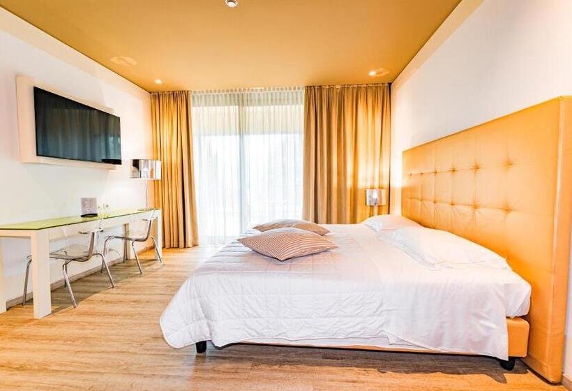 Номер Superior, One Hotel & Restaurant