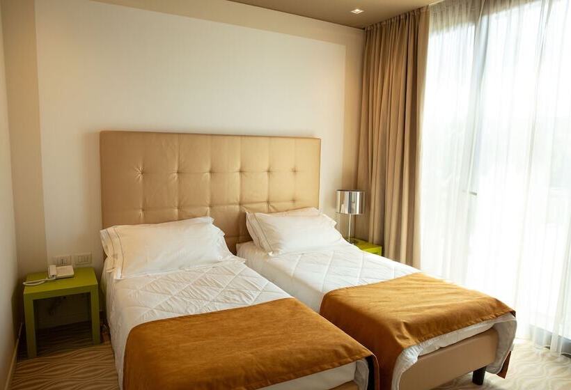 Номер Стандарт, One Hotel & Restaurant