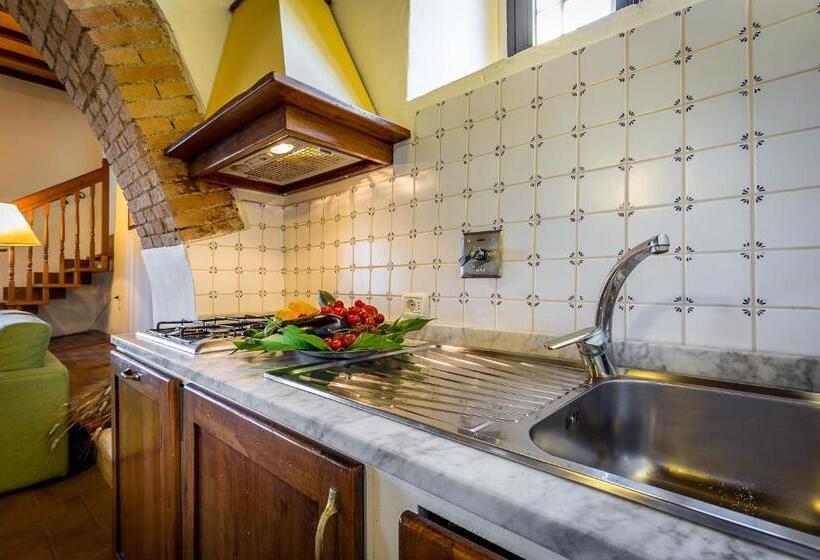 شقة غرفتين, Villa S.andrea