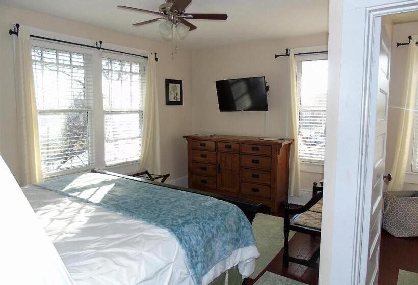 Люкс Кровать Кинг, The Charleston Inn Hendersonville Nc