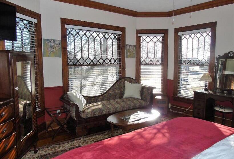 Люкс Кровать Кинг, The Charleston Inn Hendersonville Nc