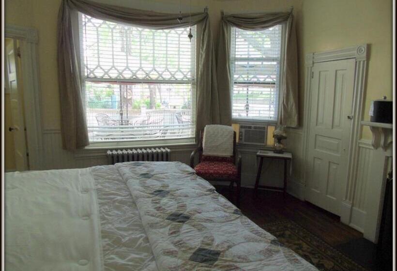 Люкс Кровать Кинг, The Charleston Inn Hendersonville Nc