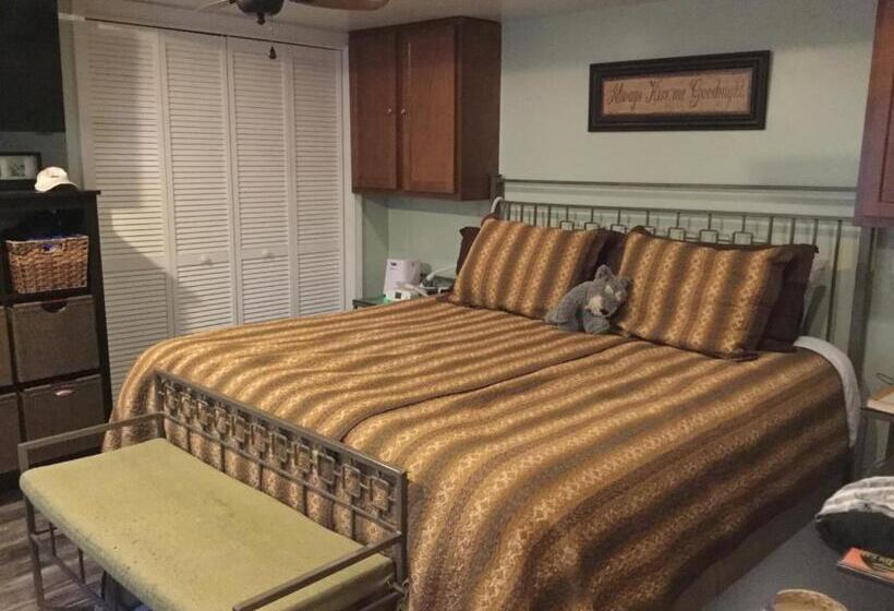 Дом 1 Спальня, The Charleston Inn Hendersonville Nc