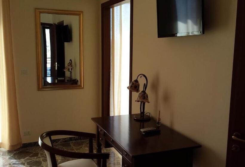 اتاق استاندارد سه نفره, B&b Capo Sant'alessio