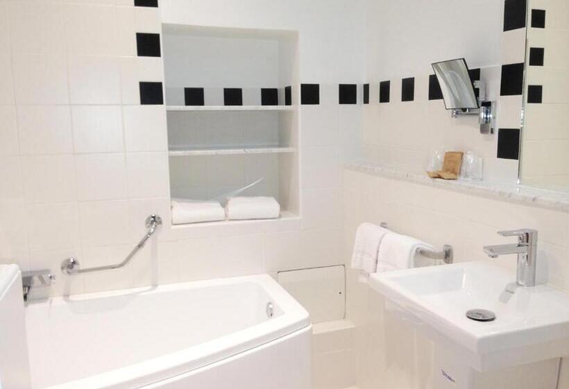 Номер Superior, Central Bastia