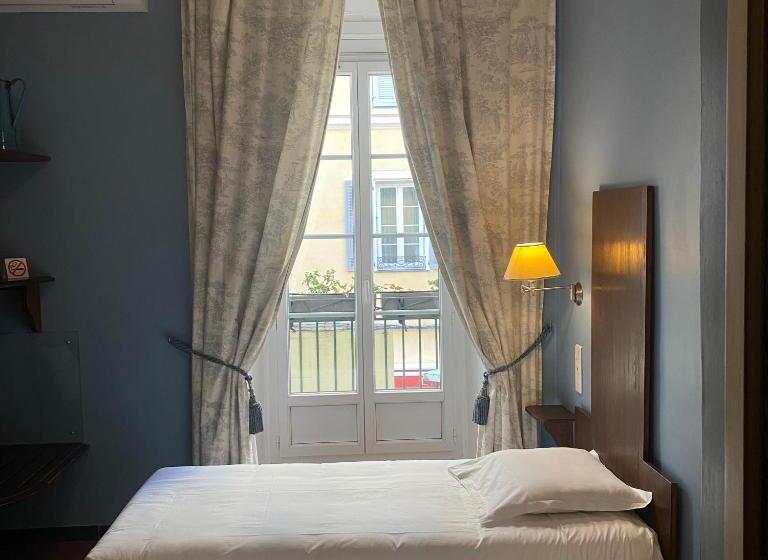 Номер Стандарт с Балконом, Central Bastia