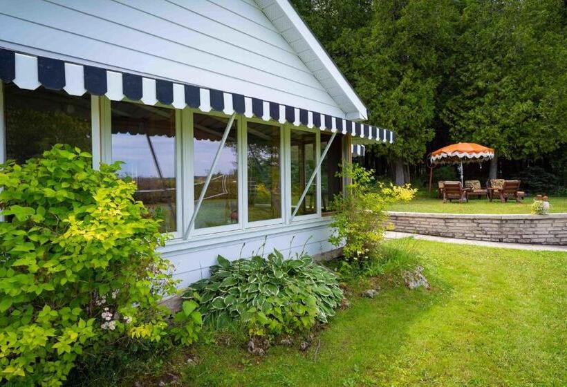 带1个卧室的公寓, Somewhere In Time   Retro Spacious Cottage With Private Sandy Beach