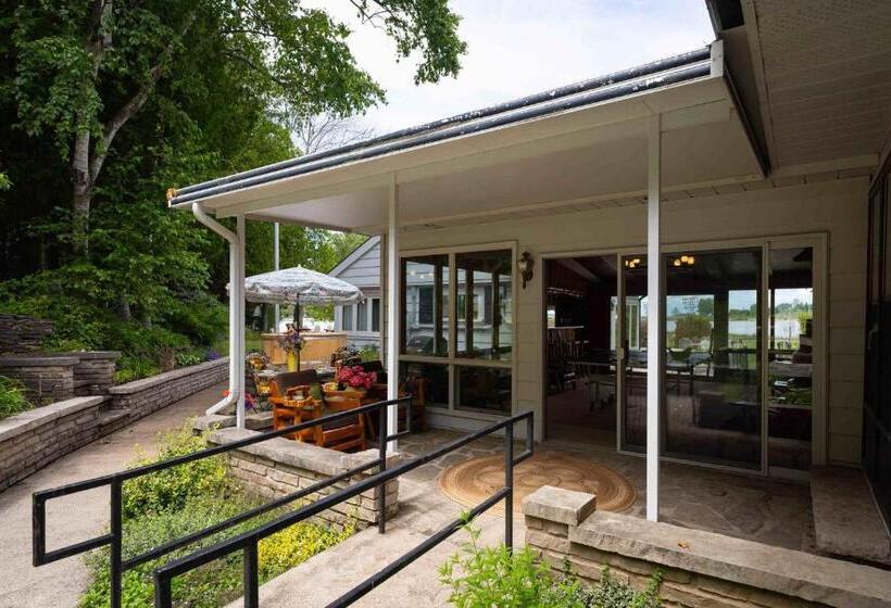 带1个卧室的公寓, Somewhere In Time   Retro Spacious Cottage With Private Sandy Beach