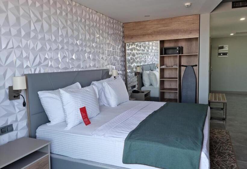 اتاق استاندارد با بالکن و چشم‌انداز دریا, Ramada Resort By Wyndham Kizkalesi
