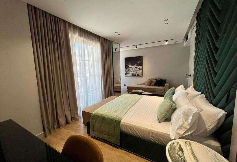 اتاق سه نفره دلوکس با چشم‌انداز دریا, Rozafa Palace