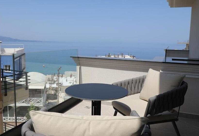 اتاق سه نفره دلوکس با چشم‌انداز دریا, Rozafa Palace