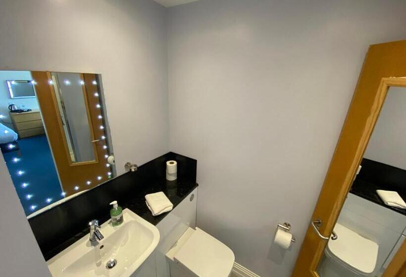 Номер Стандарт Трехместный, Waterfront Lodge   Accommodation Only