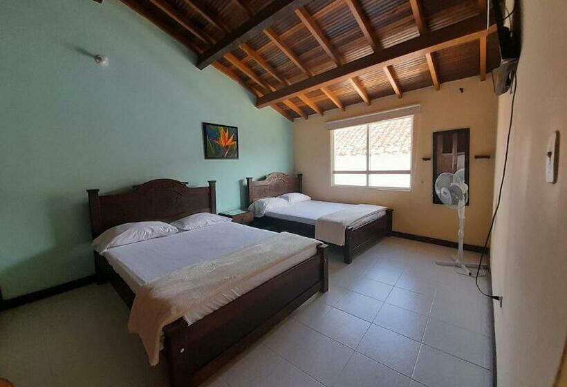 Четырехместный Номер Стандарт, Hostal Heliconias