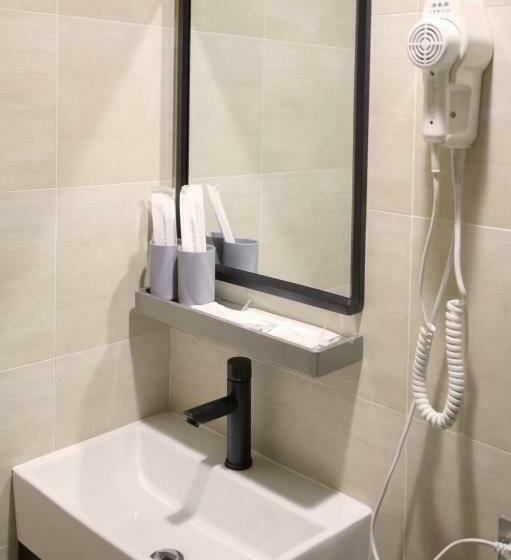 اتاق استاندارد, The Rooms Inn
