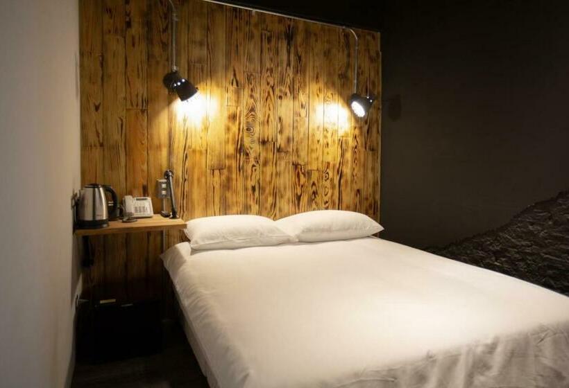 اتاق اکونومی, The Rooms Inn