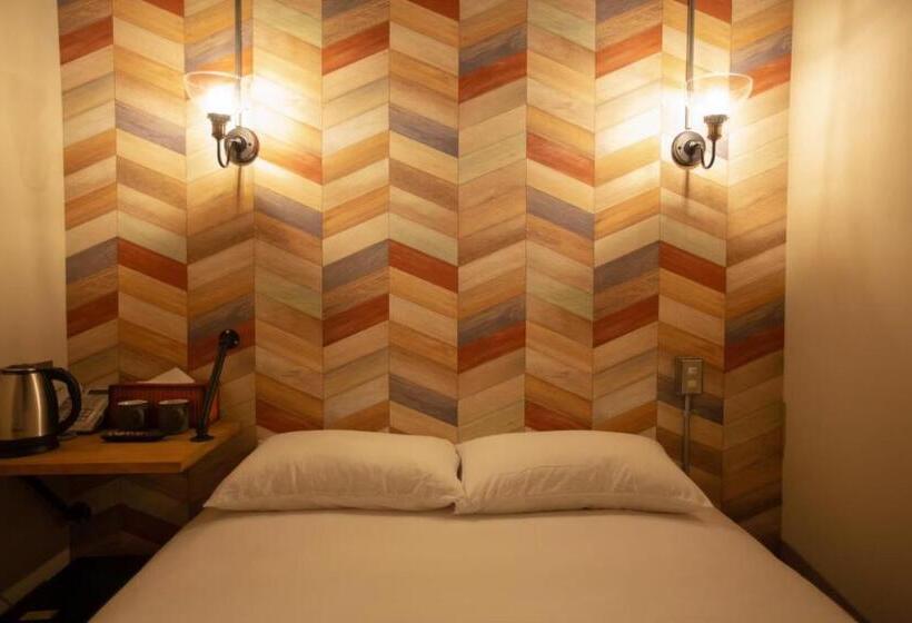 اتاق اکونومی, The Rooms Inn
