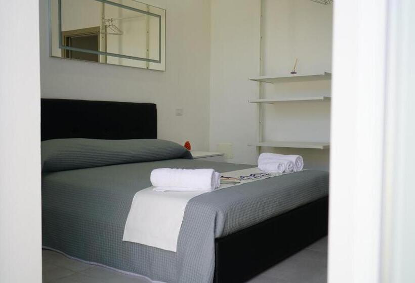 اتاق استاندارد چهار تخته, Resort Leonardo  Room, Pool & Restaurant