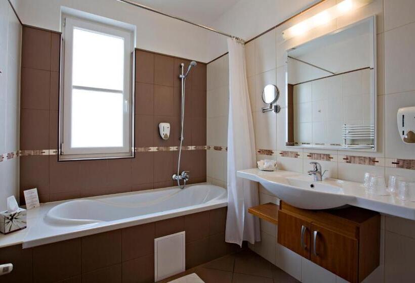 Трехместный Номер Deluxe, Lajta Park