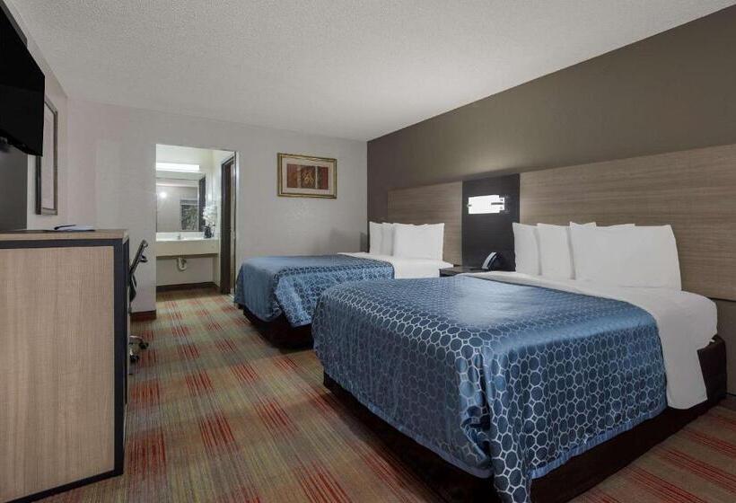 带2个双人床的标准工作室, Rodeway Inn