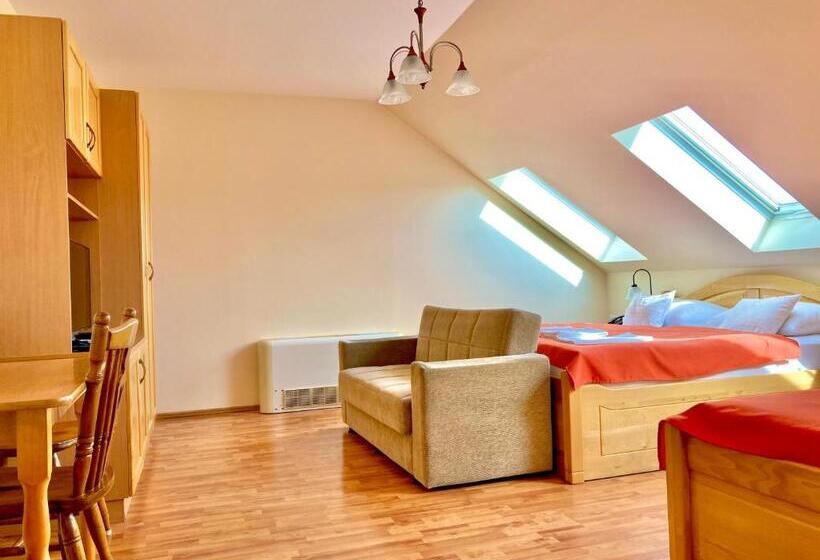 Номер Стандарт Трехместный, Hét Vezér Apartman