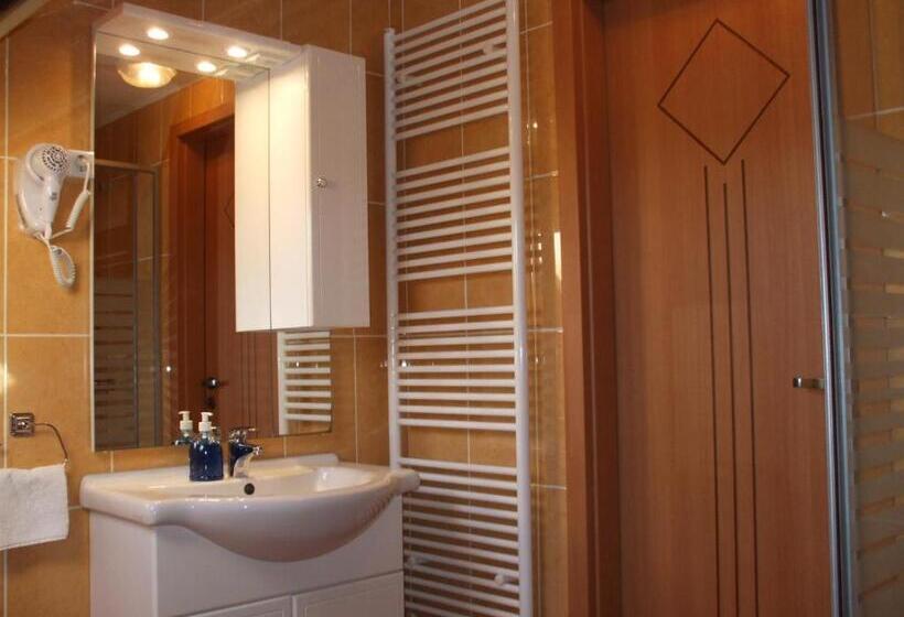 Номер Стандарт, Hét Vezér Apartman