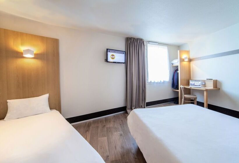 Номер Стандарт Трехместный, B&b Hotel Paris Malakoff Parc Des Expositions