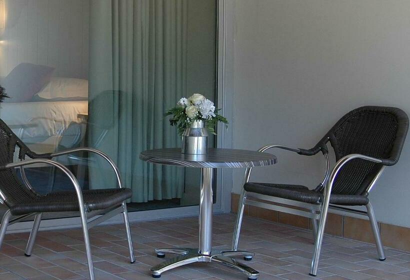 Номер Стандарт с Балконом, Vacances Bleues Hôtel Castel Luberon