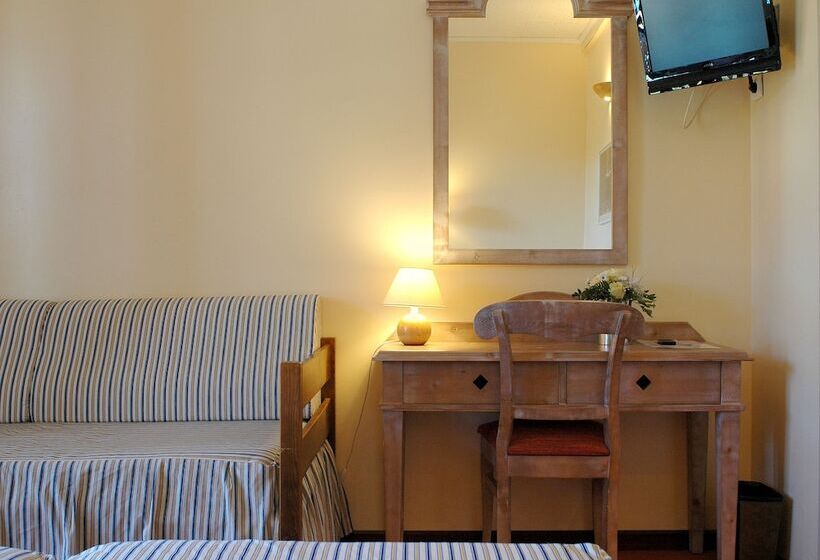 Номер Стандарт с Балконом, Vacances Bleues Hôtel Castel Luberon