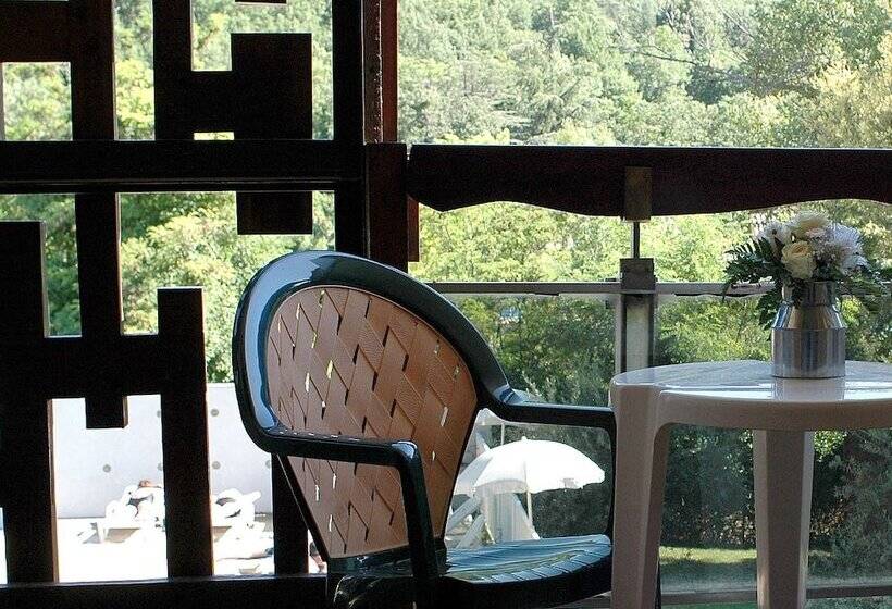 Четырехместный Номер Superior, Vacances Bleues Hôtel Castel Luberon
