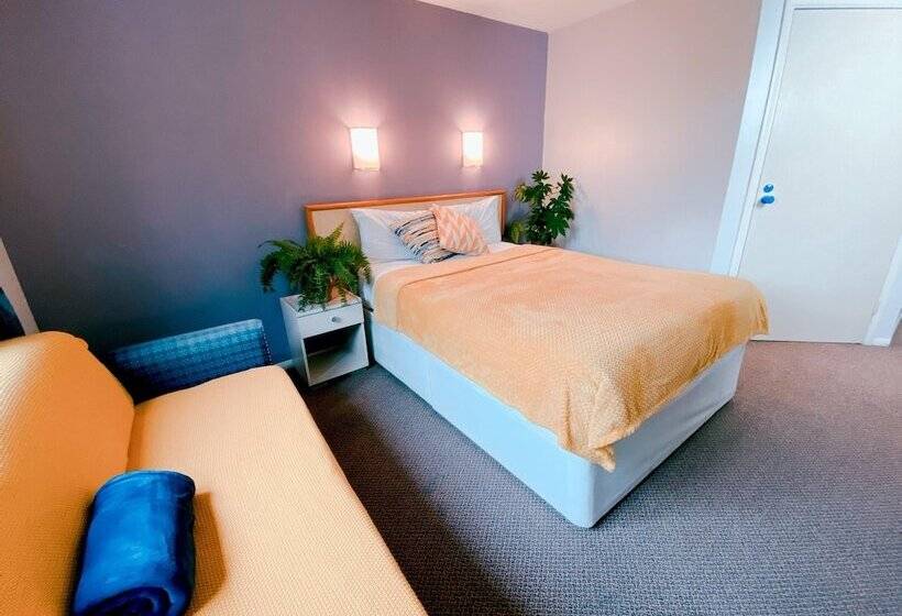 Номер Премиум, Redwings Lodge Sawtry Huntingdon