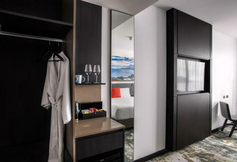 디럭스 룸 킹사이즈 침대, Novotel Devonport