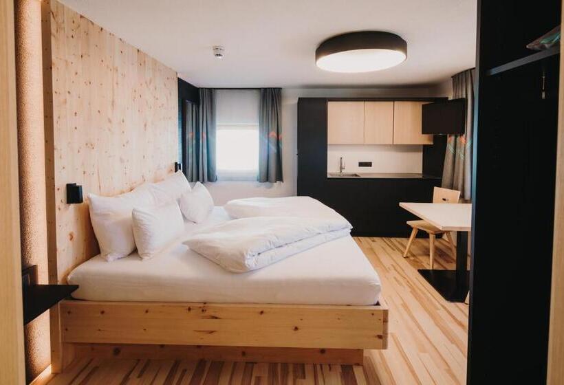 استودیو استاندارد با بالکن, Alpin   Studios & Suites