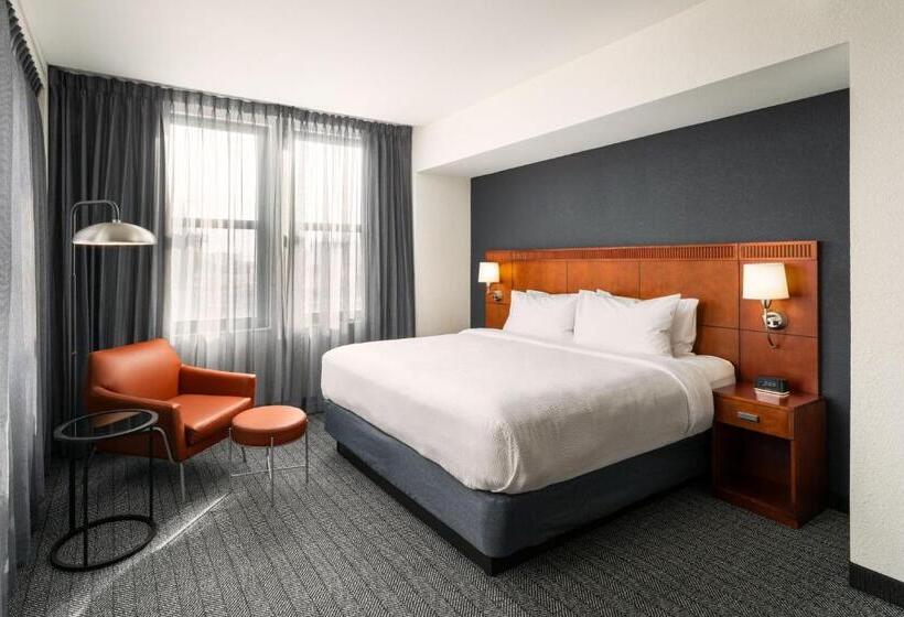 Стандартный Номер Кровать Кинг, Courtyard By Marriott St. Petersburg Downtown