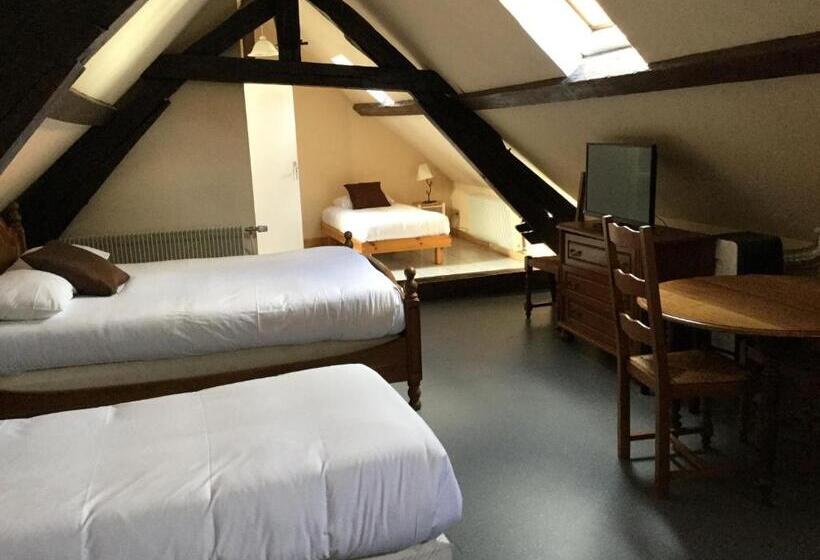 Семейный Номер, Hôtel République