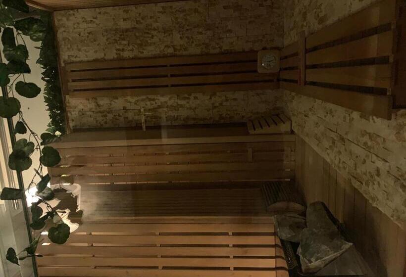 Четырехместный Номер Стандарт, Várfal Wellness Panzió
