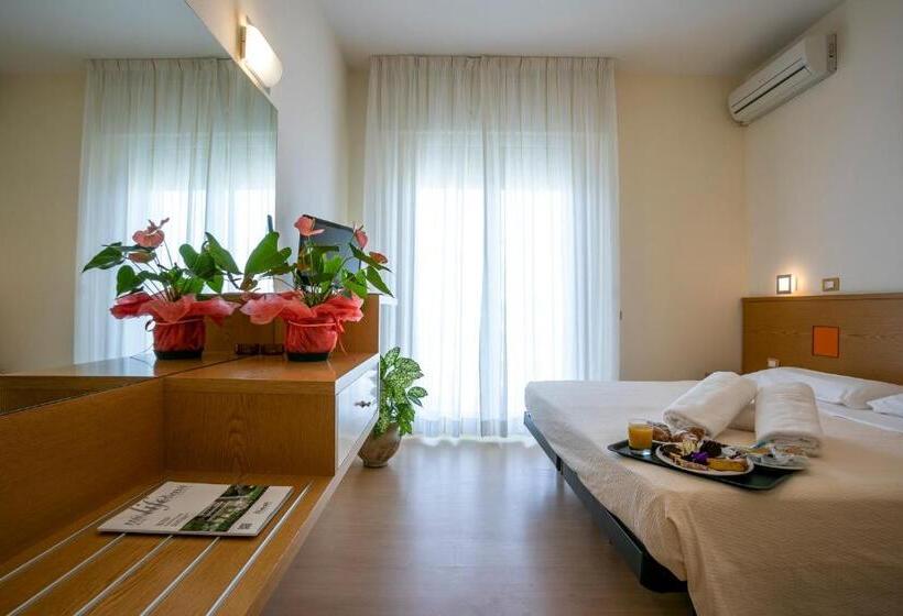 Camera Quadrupla Standard Vista Mare, Ridolfi