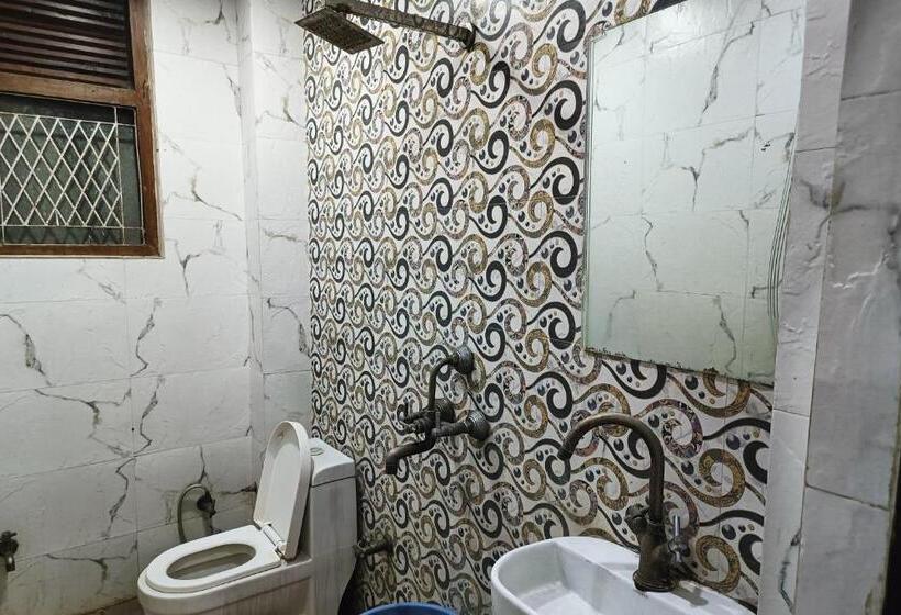 Четырехместный Номер Стандарт, Spot Inn