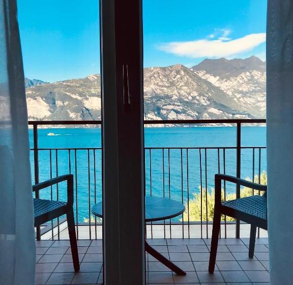 Superior room with lake view, Villa Carmen